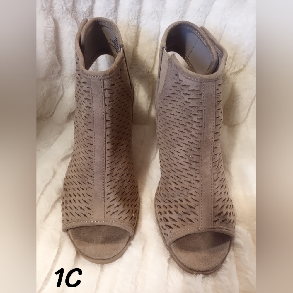 MASSINI Open Toe Heel Sandal Sz 9 light Brown
